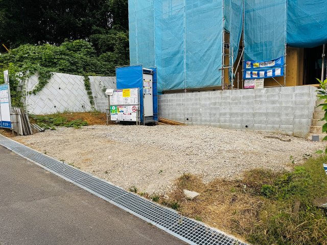 八王子市　石川町　新築一戸建て　４期の駐車場|～並列3台駐車可能カースペース～