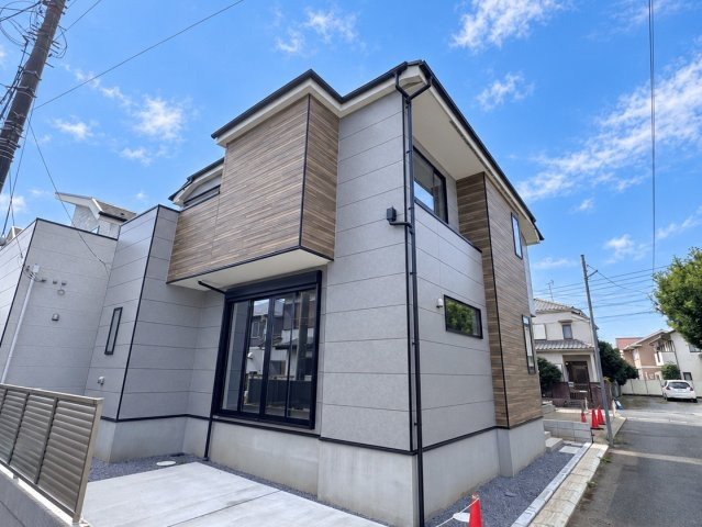 柏市光ケ丘２丁目新築戸建【酒井根東小学校：9分】の外観|1号棟外観・完成済み内覧可能です！