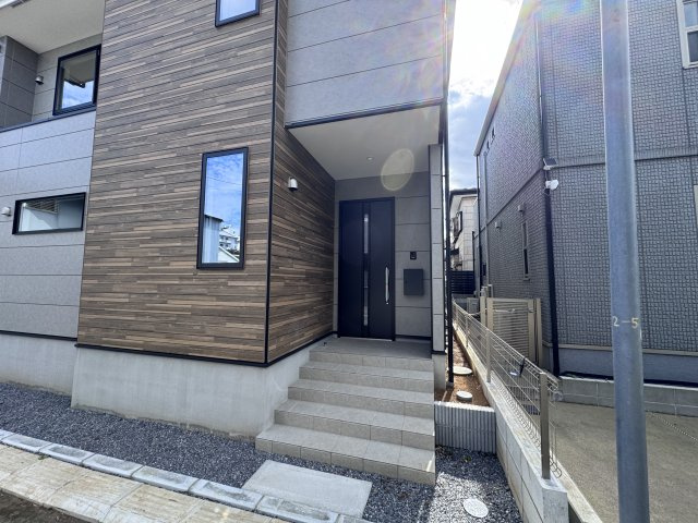 柏市光ケ丘２丁目新築戸建【酒井根東小学校：9分】のエントランス|エントランス
