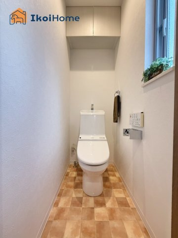 姫路市御立東1丁目　中古戸建のトイレ|●年中無休：当日予約可●1階・2階ウォッシュレット付のお手洗い。汚れが落ちやすく、節水タイプです