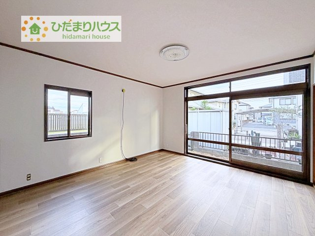 【居間・リビング】 | 土浦市板谷4丁目　中古戸建 | 南向きのリビングではぽかぽかの日差しが感じられます☆彡