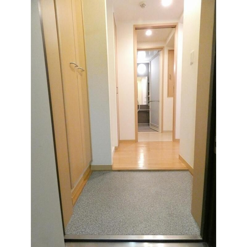 ロワジール三軒茶屋の玄関