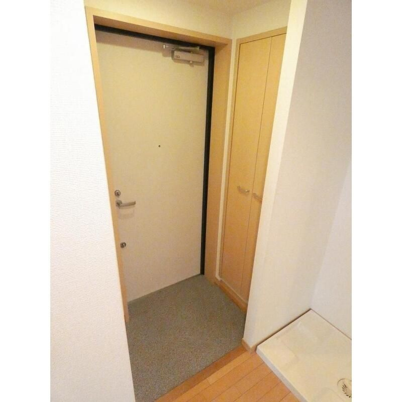 ロワジール三軒茶屋の玄関