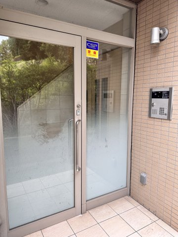 川崎市麻生区万福寺３丁目の賃貸マンションのエントランス