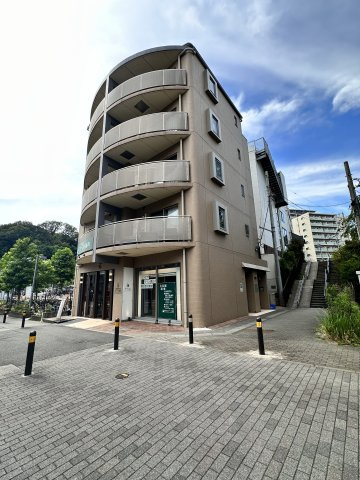川崎市麻生区万福寺３丁目の賃貸マンションの外観