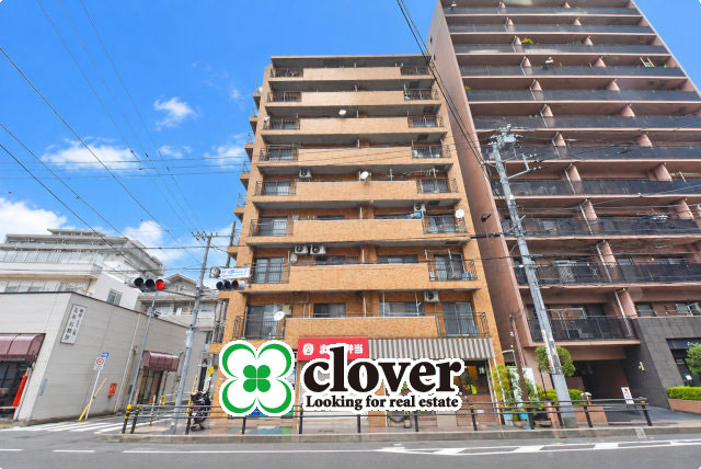 【外観】 | マイキャッスル鶯谷 | 手が行き届いた共用部が自慢の、清潔感のあるマンションです。～即日のご見学可能～　お問合せはお気軽に。
