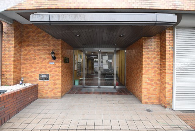 【エントランス】 | マイキャッスル鶯谷 | マンションの「顔」ともいうべきエントランス部分です。～即日のご見学可能～　お問合せはお気軽に。