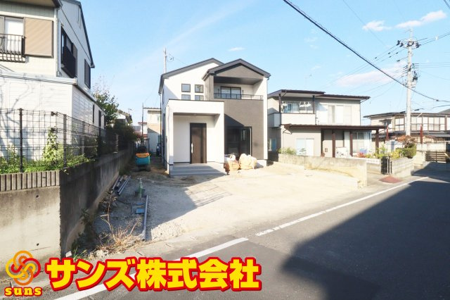郡山市片平町字新蟻塚　　　　１号棟　　　小山田小学校、郡山第６中学区の外観|南西側から見た駐車場を含む外観♪