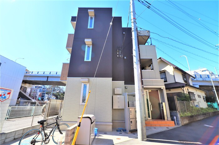 川崎市多摩区生田８丁目のアパートの外観