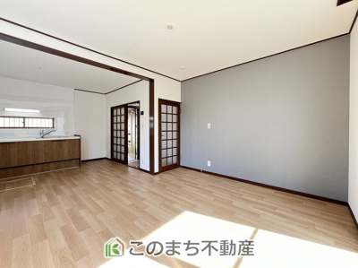 【居間・リビング】 | KEM小山市中久喜1期 | お休みの日は一日中家でリラックス出来る安らぎの空間になります♪陽当たり良好な開放感のある大きなリビング♪
