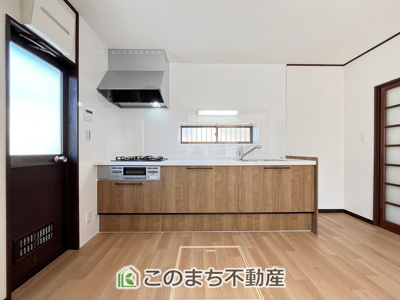 【キッチン】 | KEM小山市中久喜1期 | 未使用のシステムキッチン☆便利な勝手口付き♪
