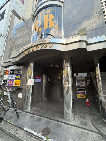 積亜国際プラザ1階の外観