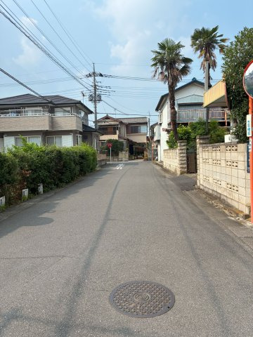 鷲宮二丁目土地の前面道路含む現地写真|西側道路