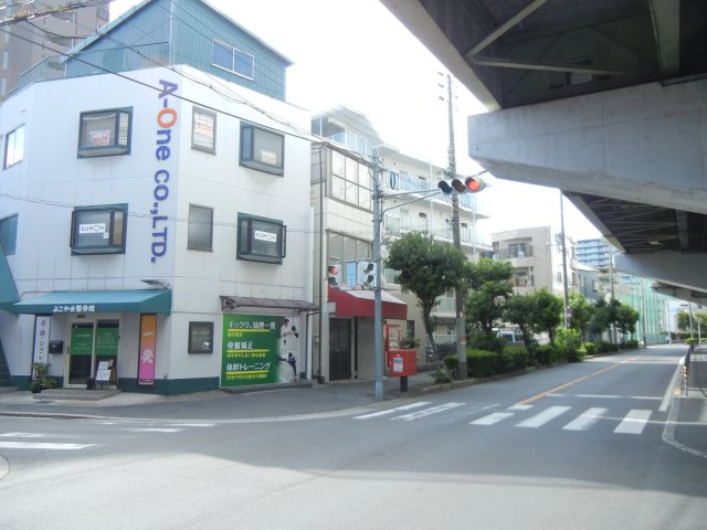オートパーツビルの周辺