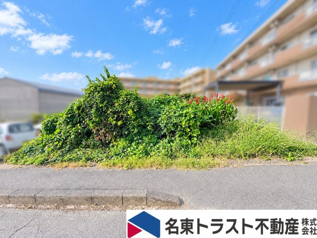 日進市浅田平子2丁目土地の外観|第一種住居地域に位置する約151坪の売地。建ぺい率60％・容積率200％で、ゆとりある戸建住宅や共同住宅用地など、広い敷地を活かした建築プランをご検討いただけます。