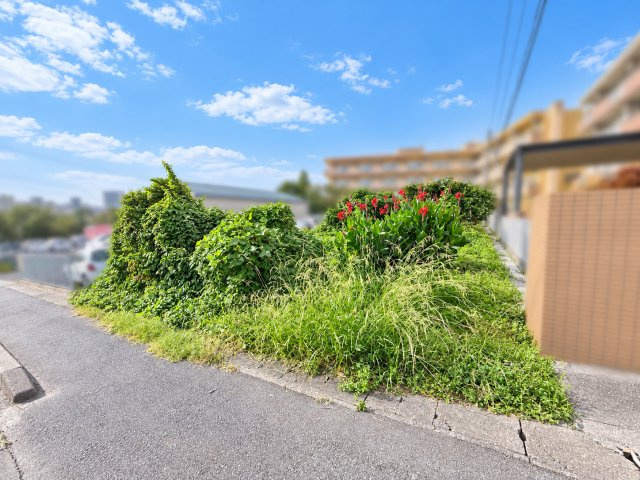 日進市浅田平子2丁目土地の外観|約151坪の敷地は、建物だけでなく外構にもこだわりたい方におすすめです。家庭菜園や趣味のお庭、来客用の駐車スペースなど、暮らしを豊かにするプランをご検討いただけます。