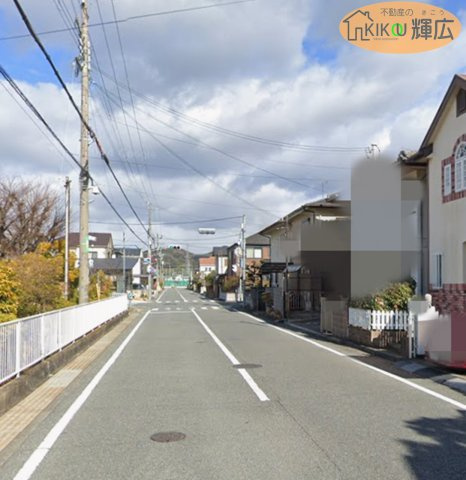 加古川市東神吉町砂部　中古戸建の前面道路含む現地写真