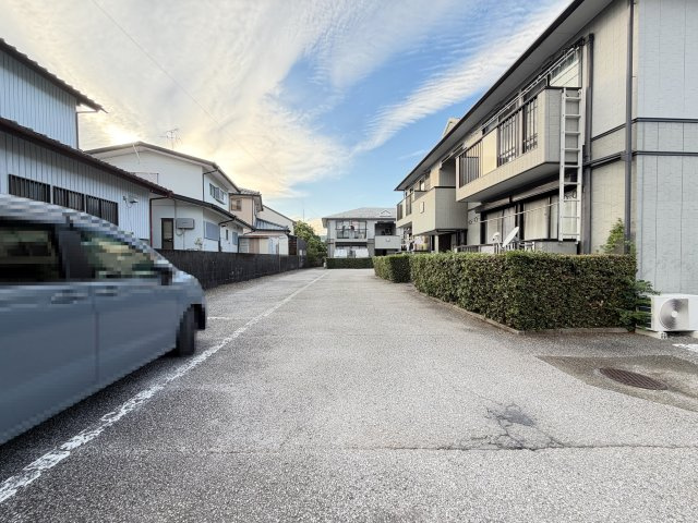 ファミールKIYOTO B棟の駐車場