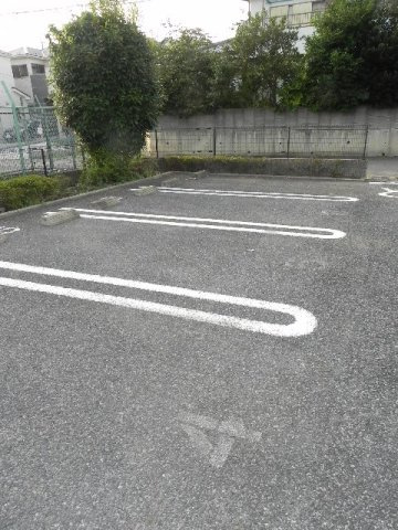 グランパルテールの駐車場|駐車場完備です