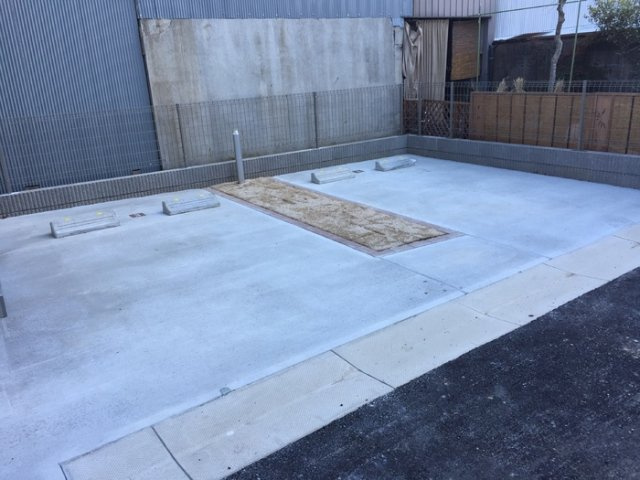ルミナスの駐車場