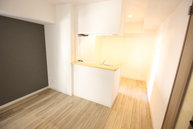 西宮市津門川町の賃貸マンションの居間・リビング