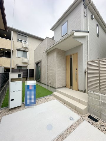 佐伯区五日市中央3丁目 No.1の玄関|宅配ボックス付きの玄関ポーチ☆
不在時も荷物を受け取れます♪