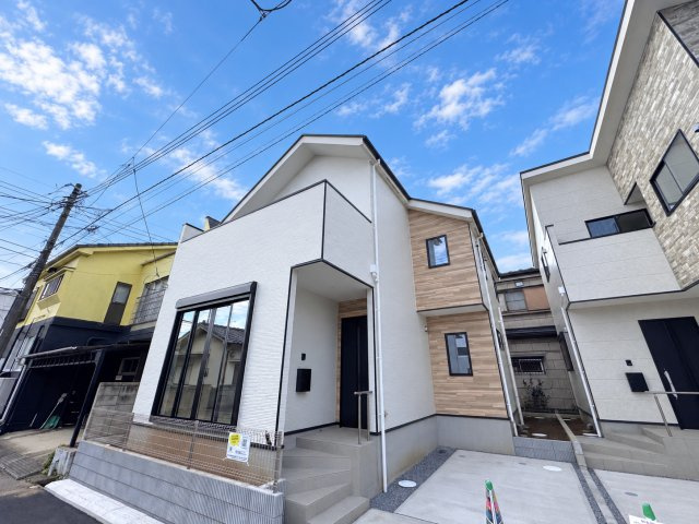 柏市光ケ丘２丁目新築戸建【酒井根東小学校：9分】の外観|3号棟外観・完成済み内覧可能です！