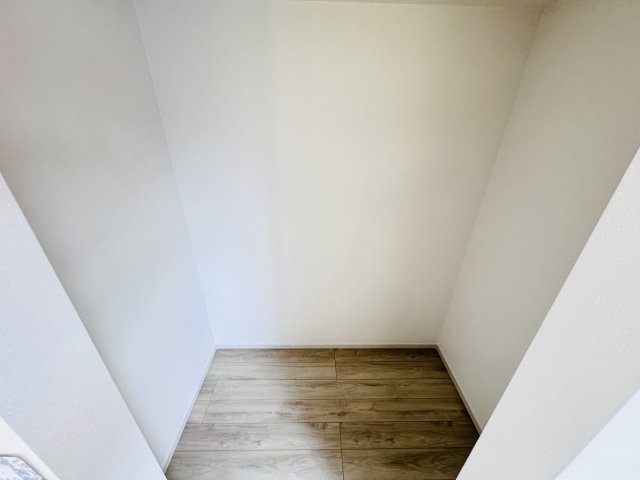 柏市光ケ丘２丁目新築戸建【酒井根東小学校：9分】の収納|9.9帖寝室・ウォークインクローゼット