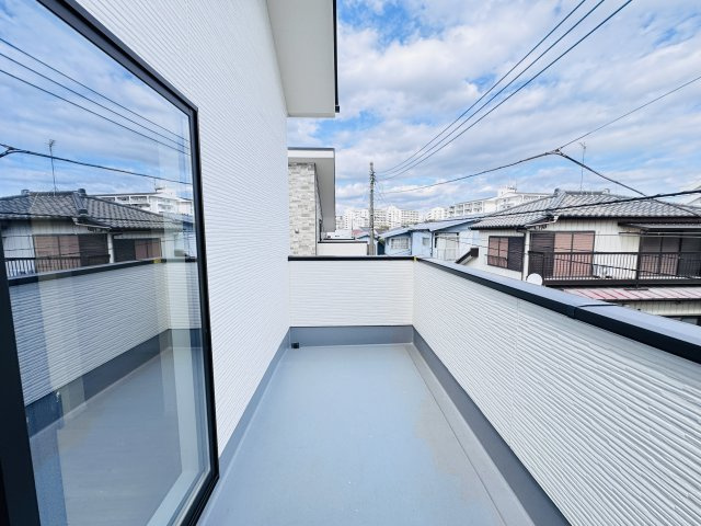 柏市光ケ丘２丁目新築戸建【酒井根東小学校：9分】のバルコニー|寝室前バルコニー