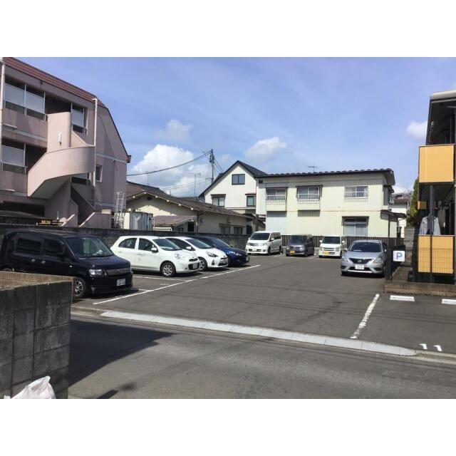ブライトハイツの駐車場