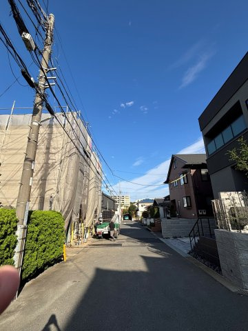 宮前区有馬8丁目 B号棟の前面道路含む現地写真