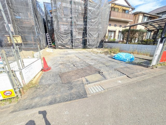 八王子市　兵衛　新築一戸建て　２期の駐車場|～並列3台駐車可能カースペース～