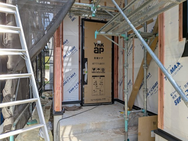 八王子市　兵衛　新築一戸建て　２期の玄関|～玄関は安心のWロックキーを採用～
