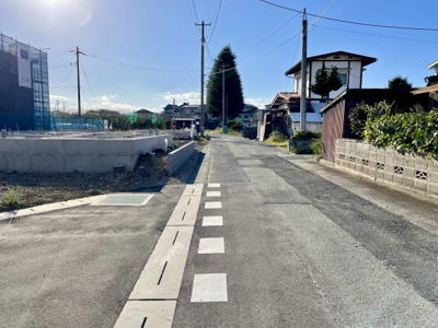 【前面道路含む現地写真】 | 【新築分譲住宅　～クレイドルガーデン～】 寒河江市南町　第2　☆全3棟☆ | 【Frontal road】
忙しく過ぎゆく日常を忘れ去るほど、ゆったりした時間が流れる住環境。『快適』は「家」と「街」と「環境」が調和した時に訪れることだと改めて感じさせてくれます。