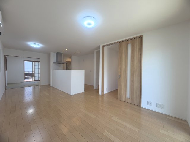 神戸市西区上新地１丁目戸建の居間・リビング
