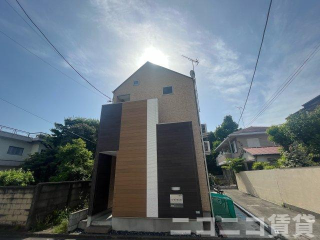 新宿区西落合２丁目のアパートの外観|
