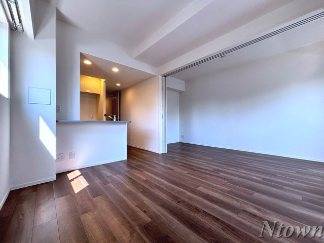 【居間・リビング】 | エステムプラザ名古屋D.C.2027 | こちらの居間で趣味の時間をお楽しみください