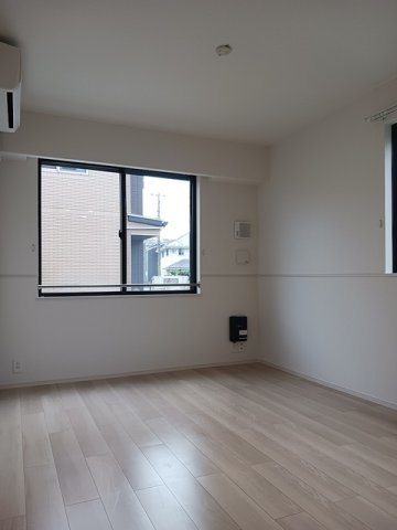 パレス・ナオの居間・リビング|こちらの居間で趣味の時間をお楽しみください