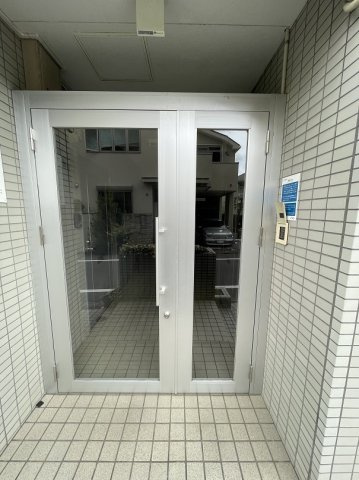杉並区西荻南１丁目の賃貸マンションのエントランス|落ち着いたエントランスです