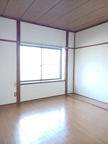 パークピュア小宮Ⅰの内装|明るい色調の室内です