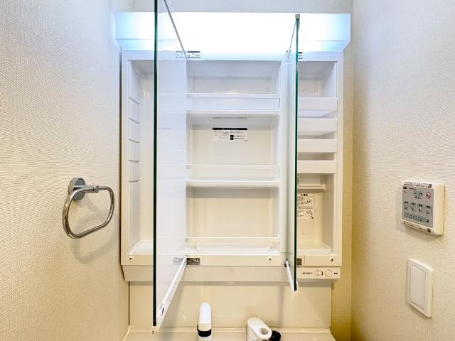 アウローラ本郷町の洗面所|明るい洗面所です