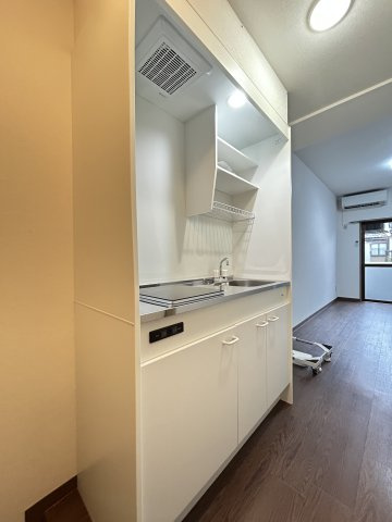 KOGANEI CRYSTAL MANSIONのキッチン|お料理しやすいキッチンです
