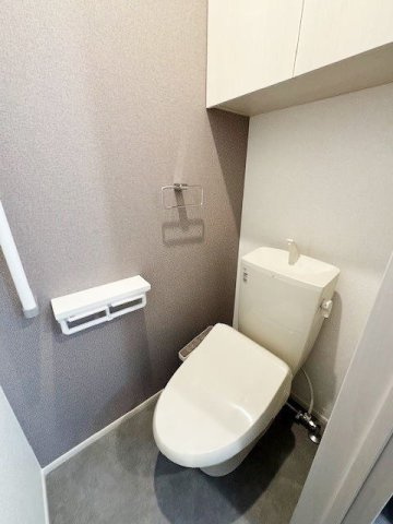 フローリアのトイレ|落ち着いた色調のトイレです