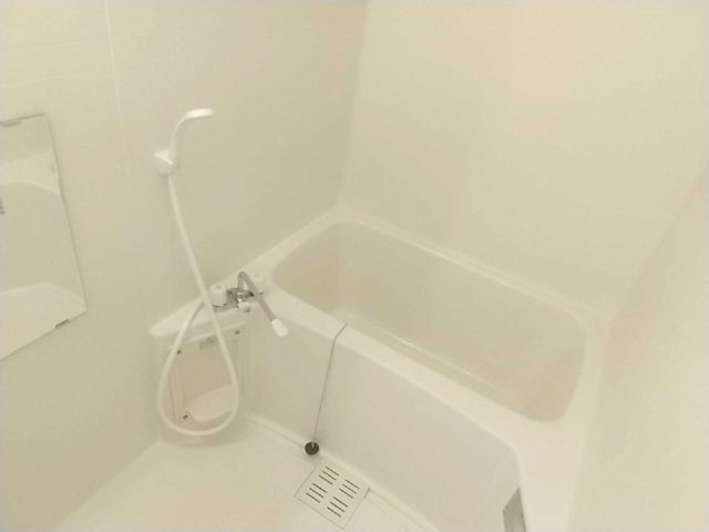 レオパレスコスモスカイの浴室|お風呂で日々の疲れを落としましょう