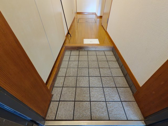 多摩平グリーンコーポの玄関|シンプルで使いやすい玄関です
