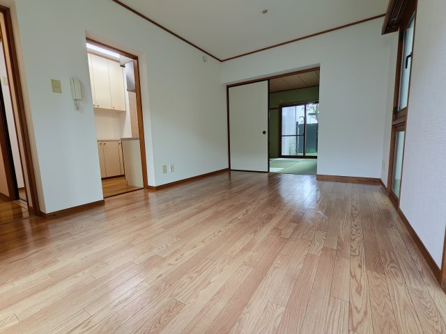 多摩平グリーンコーポの居間・リビング|こちらの居間で趣味の時間をお楽しみください