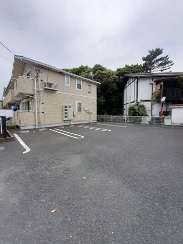 リバーアイランドの駐車場|駐車場があるので、車を買う予定の方も安心です