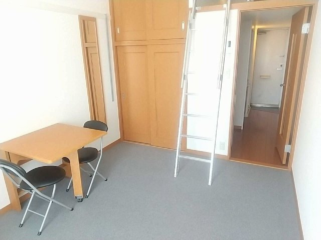 レオパレスさくらブリッサの居間・リビング|使いやすい居間です