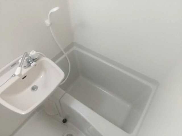 レオパレスパレス中田の浴室|ゆったり過ごせるお風呂です