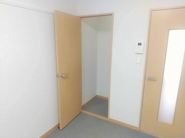 レオパレスパレス中田の内装|明るい色調の室内です